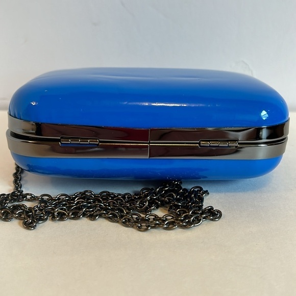 Blue Padded Pillbox snap Close Purse with detachable Chain - Picture 4 of 6